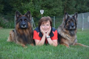 Maria mit 2 Hunden